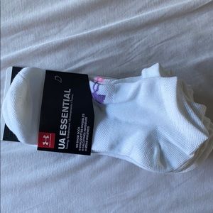 6 pack woman’s Under Armour socks